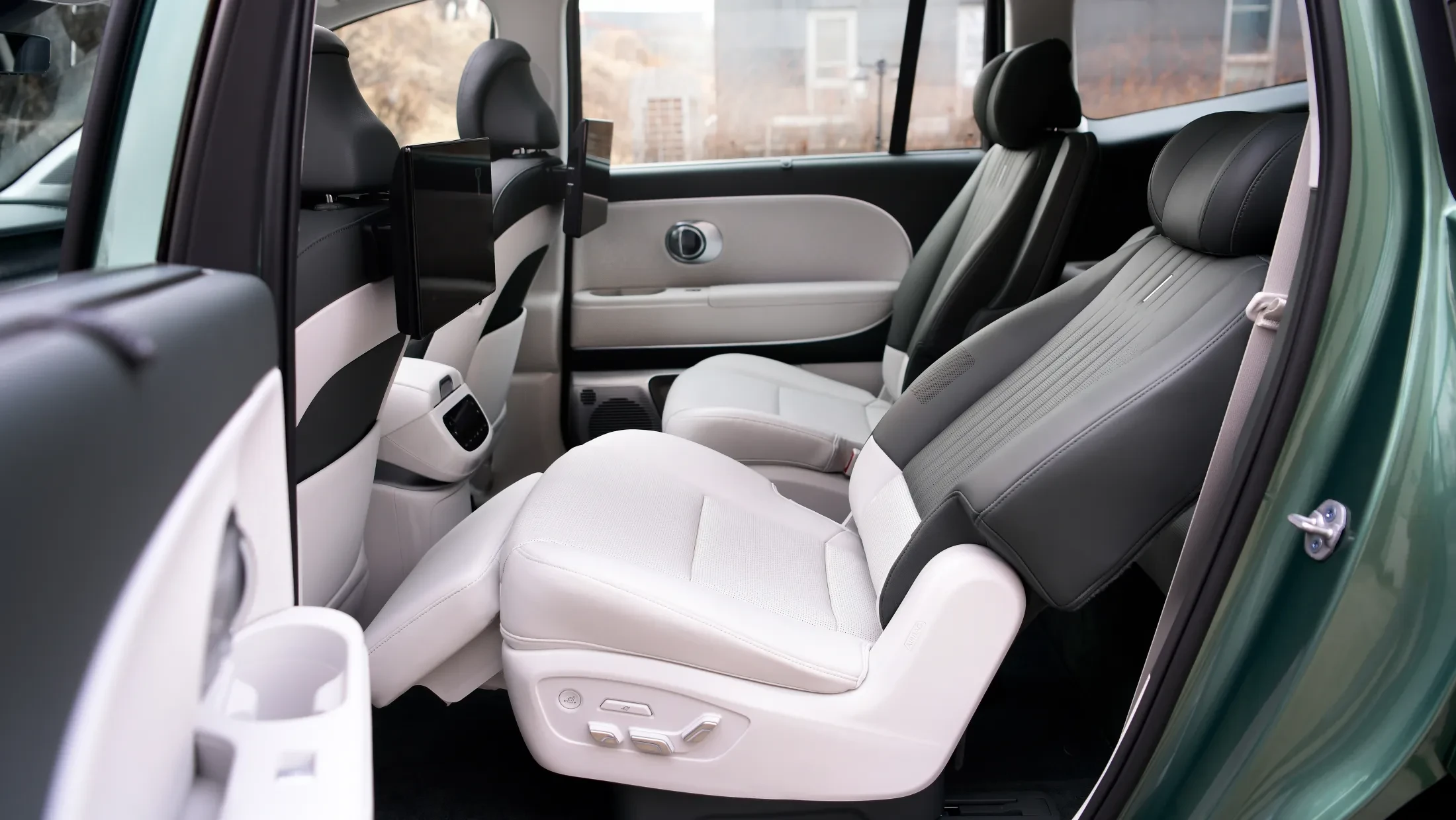 IONIQ 9 lounge stoelen