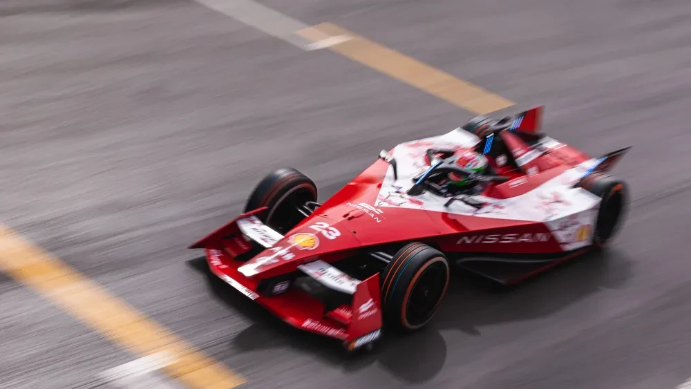 Nissan Formula E Team pakt poleposition en podiumplaats in E-Prix Diriyah