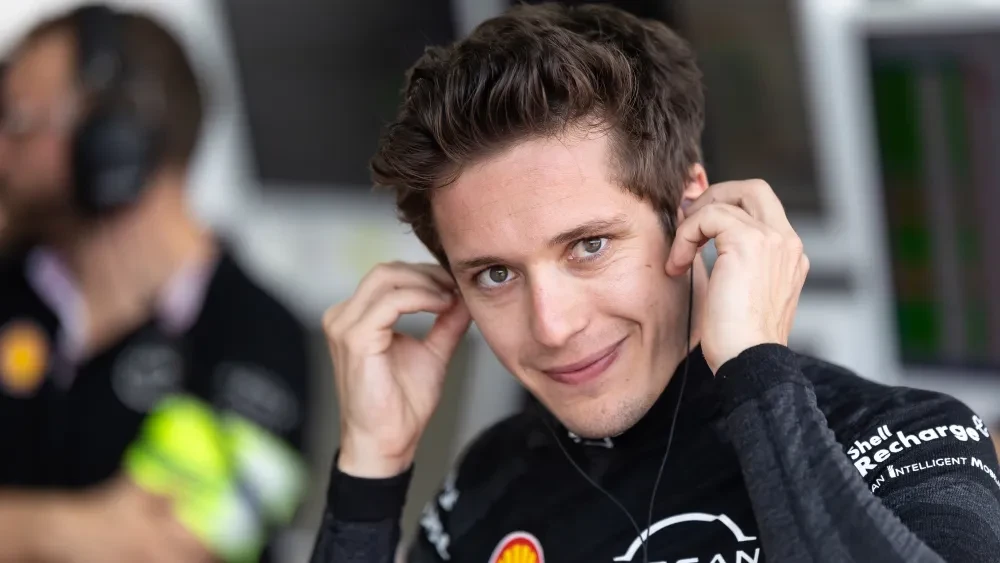 Sacha Fenestraz sao paulo